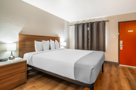 1 King Bed